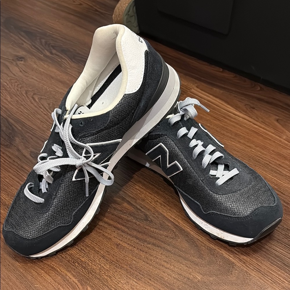 New Balance Men's Black Sneakers